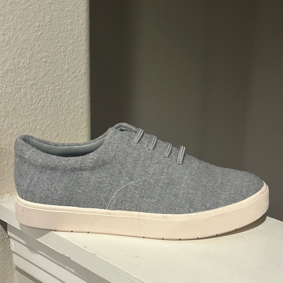 Vince. Women's Charcoal Gray Heaton Faux Lace Up Slip On Sneakers SZ 6.5 - Picture 2 of 9